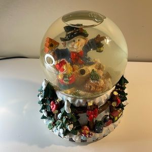 Musical Christmas Snow Globe – “Silent Night” – Holiday Scene with Scarecrow